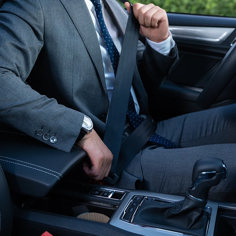 Принцип работы и использование ремня автокресла.